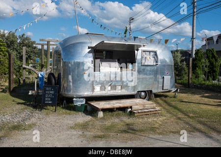 Classic American roulotte Airstream utilizzato come un gelato shop Kyushu in Giappone Foto Stock