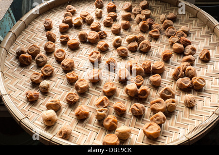 Umeboshi essiccate al sole ume frutto Giappone Foto Stock