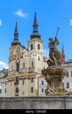 Jihlava (Iglau) principale (Masaryk) quadrata con sant Ignazio Chiesa, Moravia Repubblica Ceca Foto Stock