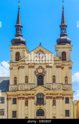 Jihlava (Iglau) principale (Masaryk) quadrata con sant Ignazio Chiesa, Moravia Repubblica Ceca Foto Stock