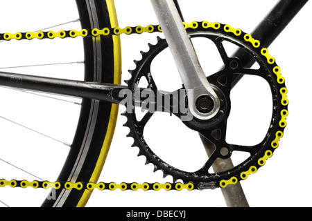 Dettaglio del colore su una catena di giallo da una bicicletta Foto Stock