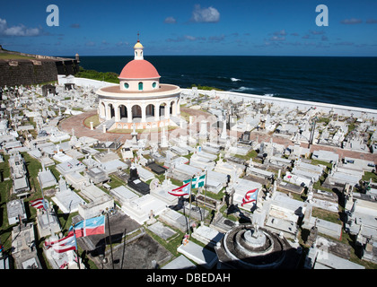 Santa María Magdalena de Pazzis cimitero vicino al mare di El Morro nella vecchia San Juan, Puerto Rico. Foto Stock