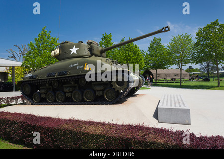 Francia, Normandia, Sainte Mere Eglise, Musee Airborne, Airborne Museum, D-day invasione da Utah Beach, carro Sherman US. Foto Stock