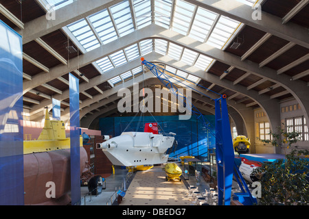 Francia, Normandia, Cherbourg-Octeville, Cite de la Mer Museo, subacqueo sottomarino di ricerca presentano. Foto Stock