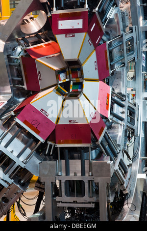 Gruppo complesso di rivelatori su un esperimento al TRIUMF acceleratore di particelle Foto Stock