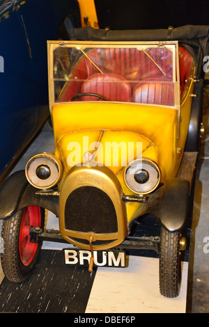 TV 'Brum' auto presso il Cotswold Motoring Museum, il vecchio mulino, Bourton-on-the-acqua, Gloucestershire, England, Regno Unito Foto Stock