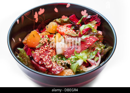 Insalata di verdure grigliate con salsa di sesamo Foto Stock