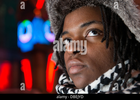 Studente su strada in Nanjing nelle ore notturne Foto Stock