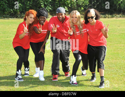 Oritse Williams e membri di Vida Virgin Active London Triathlon - Photocall tenutosi a Virgin Active, Bromyard Avenue London, England - 07.06.11 Foto Stock