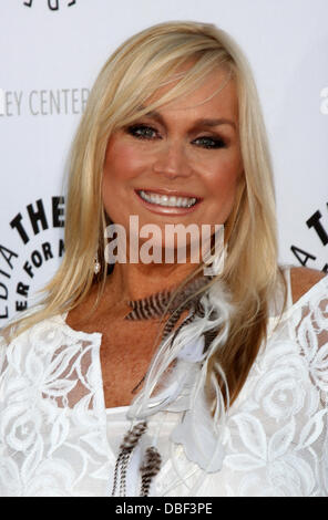 Catherine Hickland La Debbie Reynolds Hollywood Memorabilia Asta raccolta anteprima al Paley Center - Gli arrivi di Los Angeles, California - 07.06.11 Foto Stock