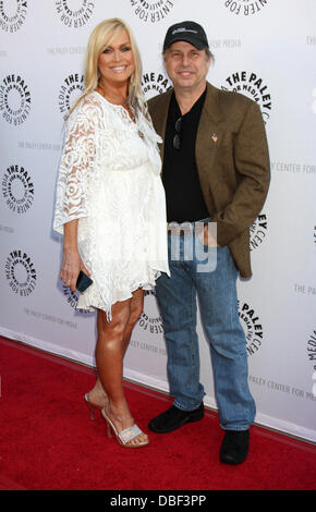 Catherine Hickland, Todd Fisher La Debbie Reynolds Hollywood Memorabilia Asta raccolta anteprima al Paley Center - Gli arrivi di Los Angeles, California - 07.06.11 Foto Stock