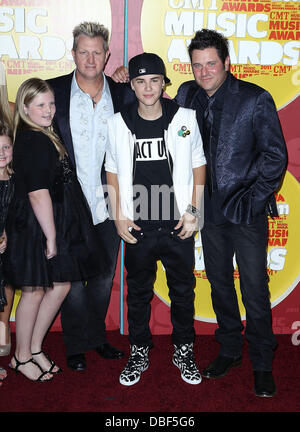 Gary LeVox, Justin Bieber, Jay DeMarcus 2011 CMT Music Awards alla Bridgestone Arena di Nashville Tennessee - 08.06.11 Foto Stock