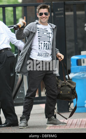 Joe McElderry al di fuori della ITV Studios di Londra - Inghilterra - 10.06.11 Foto Stock