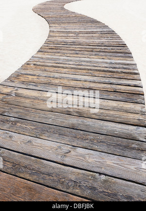 Passerella in legno sulla spiaggia Foto Stock