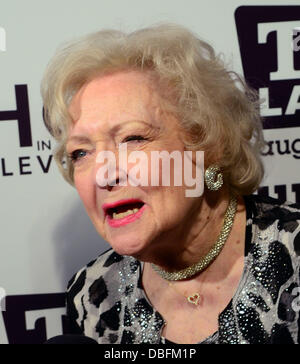 Betty White alla TV Land " Hot in Cleveland' e 'felicemente divorziati' premiere party a Asellina al Gansevoort di New York City - 13.06.11 Foto Stock