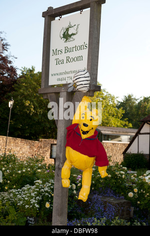 Uno spaventapasseri al quinto annuale Spaventapasseri Festival in battaglia, Sussex, Regno Unito Foto Stock