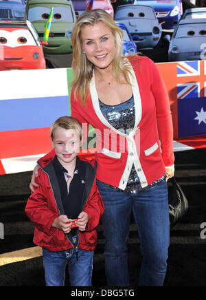 Alison Sweeney e suo figlio Ben Il Los Angeles premiere di "Auto 2" tenutasi presso El Capitan theater - Gli arrivi di Los Angeles, California - 18.06.11 Foto Stock