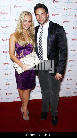 Natalie Hall e Brandon Barash Club Nikki al Tropicana Las Vegas host 'Gazzetta innovativi artisti Pre-Daytime Awards Party' Las Vegas, Nevada - 18.06.11 Foto Stock