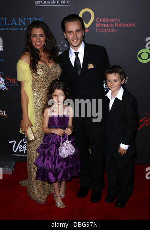 Jonathan Jackson e la famiglia Giorno Emmy Awards all'Hilton Hotel e Casino - Tappeto Rosso Las Vegas, Nevada - 19.06.11 Foto Stock