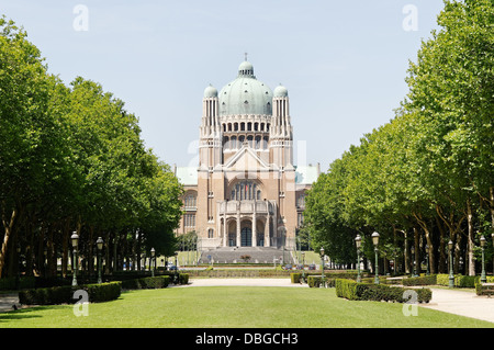 Koekelberg basilica uno dei simboli architettonici di Bruxelles, Belgio, vista dal parco Elisabeth Foto Stock