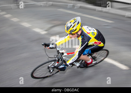 Road racing ciclista al 2013 Aylsham Pearl Izumi Tour evento serie, Norfolk, Regno Unito Foto Stock