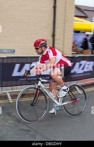 Road racing ciclista al 2013 Aylsham Pearl Izumi Tour evento serie, Norfolk, Regno Unito Foto Stock