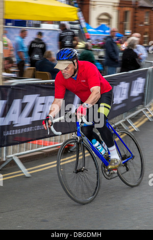 Road racing ciclista al 2013 Aylsham Pearl Izumi Tour evento serie, Norfolk, Regno Unito Foto Stock