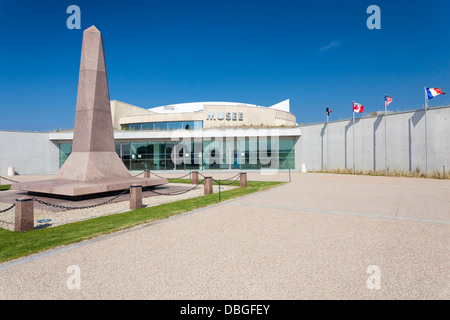 Francia, Normandia, durante la seconda guerra mondiale il D-Day invasione Utah Beach, Sainte Marie du Mont, Musee Utah Beach museum, esterno dell'edificio. Foto Stock