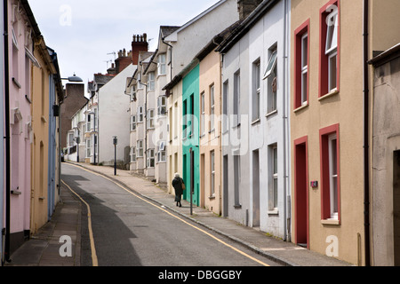 Regno Unito, Galles Ceredigion, Aberystwyth, Custom House Street, colorfully case dipinte nella Città Vecchia Foto Stock