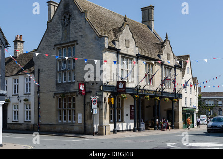 Il Snooty Fox public house e ristorante in Cotswold città di Tetbury Foto Stock