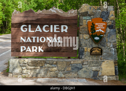 Segno di entrata al Parco Nazionale di Glacier, Montana, USA Foto Stock