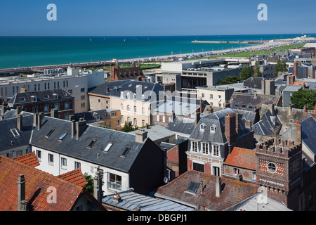 Francia, Normandia, Dieppe, elevati vista sulla città da Dieppe Chateau Musee, città museo del castello. Foto Stock