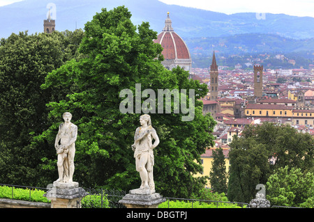 Vista su Firenze da Villa Bardini, Giardini di Boboli, ( italiano giardini rinascimentali) Firenze, Toscana, Italia, Foto Stock