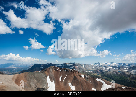 Vista sud di Mt. Gibbs e il Parco Nazionale di Yosemite alto paese dal vertice di Mt. Dana (13,053 ft), il parco nazionale Yosemite in California, Stati Uniti d'America Foto Stock