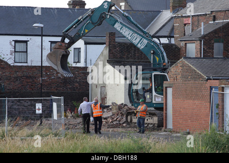 Demolizione in corso, Salem Street South, Sunderland Foto Stock