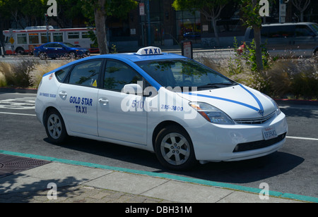 Prius ibrida con taxi, San Francisco, CA Foto Stock