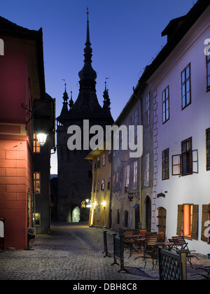 Strada con case in Romania piccola città Foto Stock