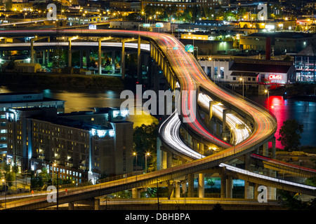 Occupato Freeway a Portland, Oregon, Stati Uniti d'America Foto Stock