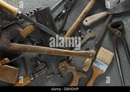 Il grintoso di utensili a mano e altri bit di grungy hardware Foto Stock