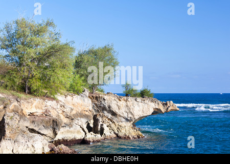 Rupe a strapiombo sulla costa meridionale di Kauai, Hawaii. Foto Stock