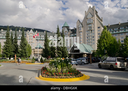 Il Fairmont Chateau Whistler hotel in estate. In Blackcomb superiore, Villaggio Whistler, British Columbia, Canada. Foto Stock