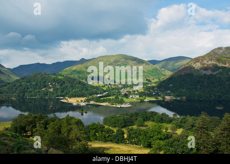 Il villaggio di Glenridding, sulla riva di Ullswater, Parco Nazionale del Distretto dei Laghi, Cumbria, England Regno Unito Foto Stock