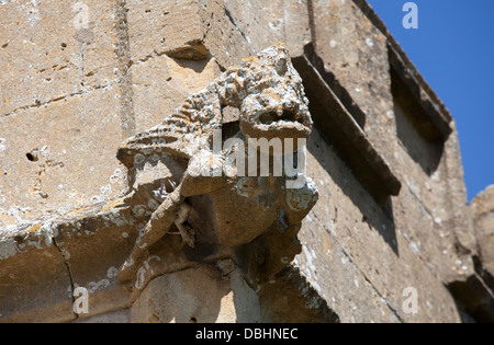 Weathered gargoyle Chiesa di Tutti i Santi Weston-on-Avon Warwickshire, Regno Unito Foto Stock