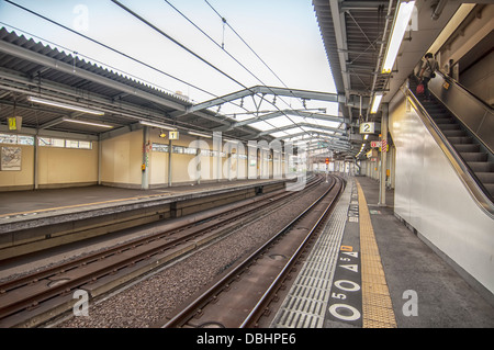 Treno vuoto dalla stazione di Osaka Foto Stock