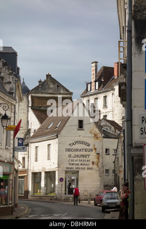 Una vista di una delle piccole strade di Loches Foto Stock