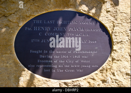 Memoriale di Harry Patch, 1898-1909, più a lungo vissuto soldato britannico dalla Grande Guerra, freeman di pozzi, Somerset, Inghilterra Foto Stock