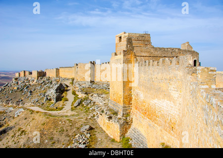 Le rovine delle mura del castello Gormaz in Soria, Spagna Foto Stock