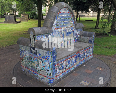 Il Stoke Minster banco in ceramica Foto Stock