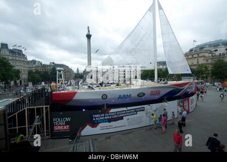 Il 31 luglio 2013. Trafalgar Square Londra,UK. Un 70ft lungo Clipper denominato 'Gran Bretagna' che gareggerà in the clipper round del World Yacht Race di inizio settembre da St Katherine's Dock viene visualizzato in Trafalgar Square. Foto Stock