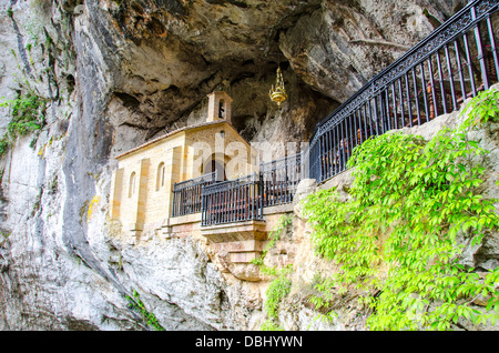 Hermitage si trova nella santa grotta di Covadonga, Asturias, Spagna Foto Stock